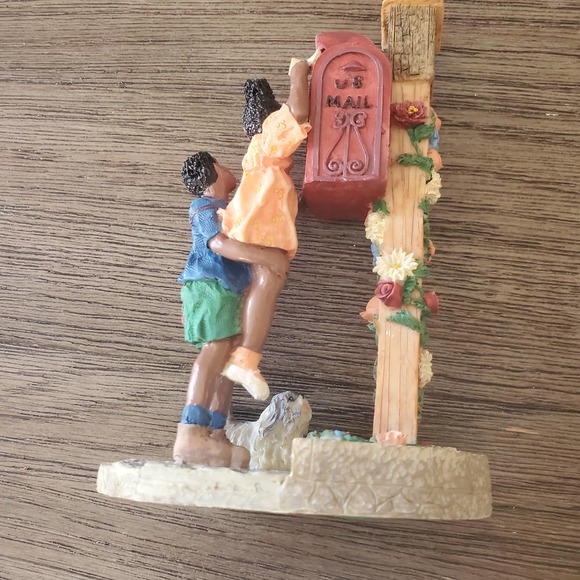 Vintage '97 Treasures of the Heart Figurine - Picture 9 of 13